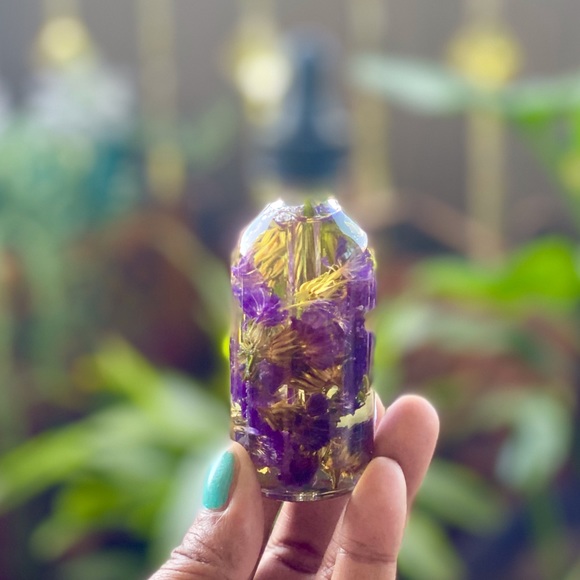 2 oz. Infused Organic Forget-Me-Not (Myosotis) Oil - Picture 2 of 3